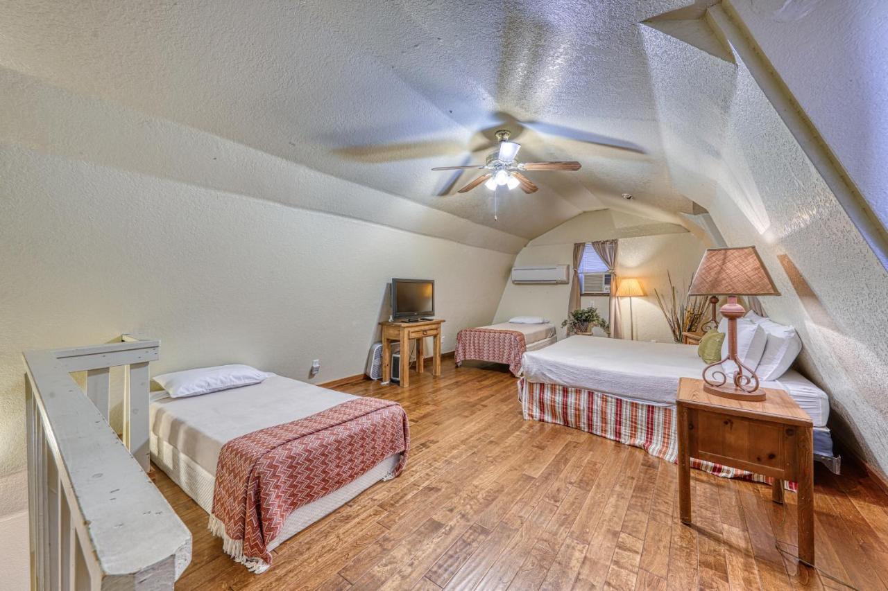 The Olive @ Mendelbaum Winery Guest Cabins Hotel Fredericksburg Exterior photo