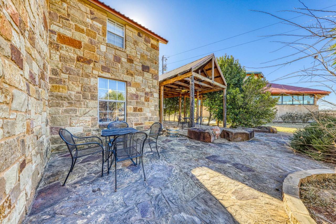 The Olive @ Mendelbaum Winery Guest Cabins Hotel Fredericksburg Exterior photo